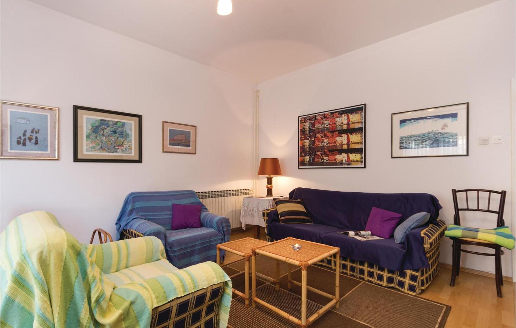 Apartment Stunning In With Kitchen Rovinj